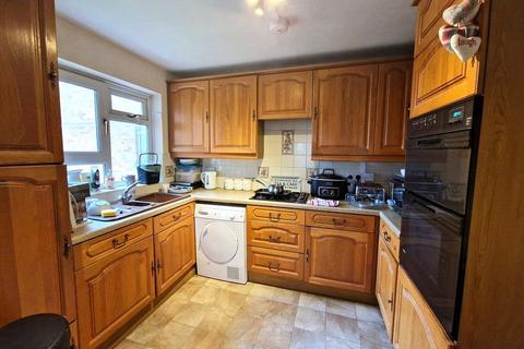 3 bedroom flat for sale, Dove Park, Hatch End