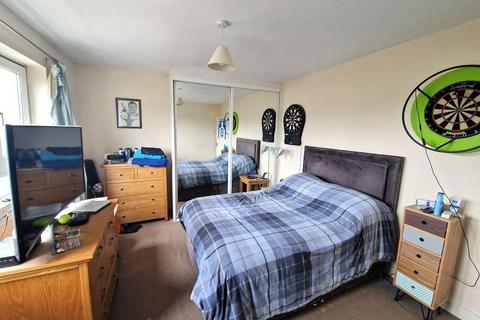 3 bedroom flat for sale, Dove Park, Hatch End