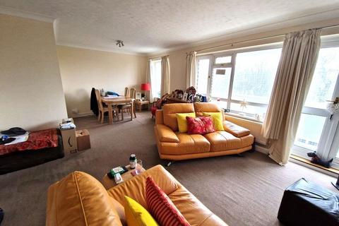 3 bedroom flat for sale, Dove Park, Hatch End