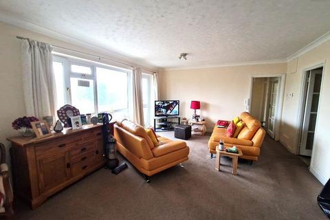 3 bedroom flat for sale, Dove Park, Hatch End