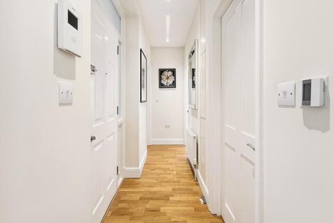 2 bedroom flat to rent, Netheravon Rd W7