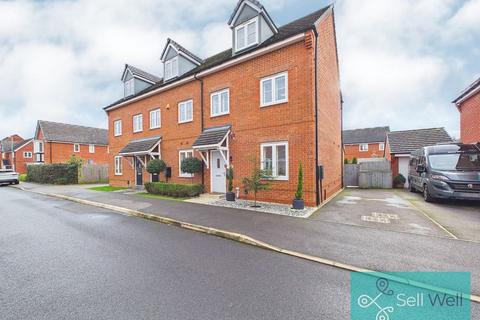 3 bedroom end of terrace house for sale, Horseley Avenue, Manchester M28
