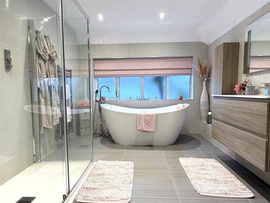 En suite bathroom/wc