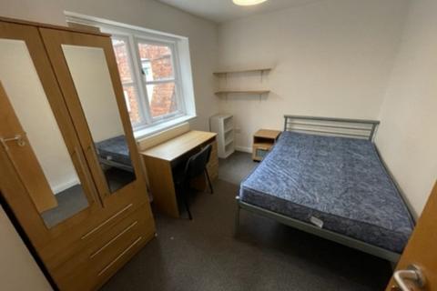 5 bedroom flat to rent, 39b Warwick Street