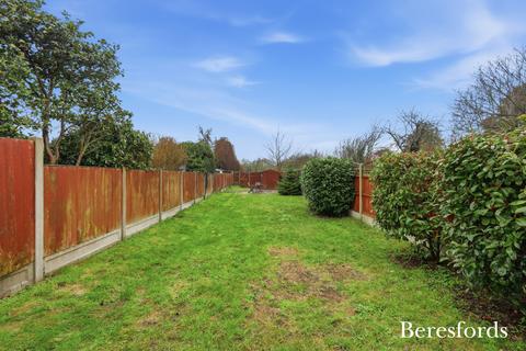 3 bedroom semi-detached house for sale, Sunnings Lane, Upminster, RM14