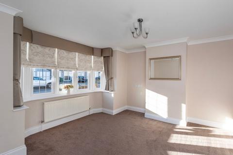 3 bedroom semi-detached house for sale, Chessington Avenue, Bexleyheath, DA7