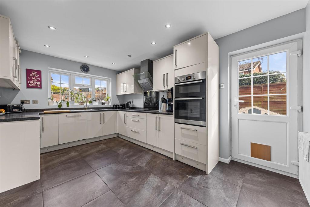 29 Rosemoor Dr Web22.jpg