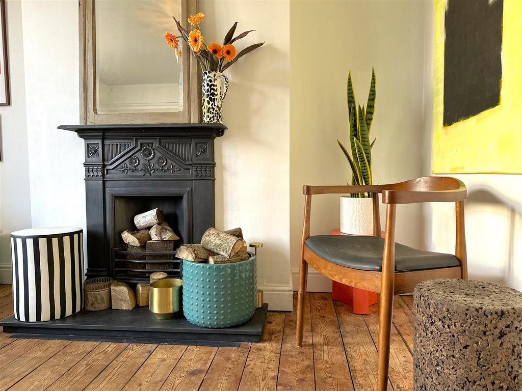 Eye-Catching Feature Fireplace 462