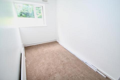 2 bedroom flat to rent, Wood Close, Leeds, West Yorkshire, UK, LS7
