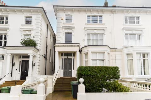 3 bedroom flat to rent, Belsize Square, London NW3
