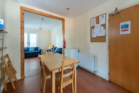 4 bedroom house to rent, 21B Cleghorn Street, ,