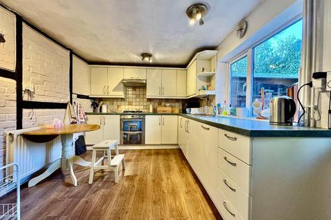 4 bedroom semi-detached house for sale, Dane Street, Peters Green, Luton, Bedfordshire, LU2 8PE