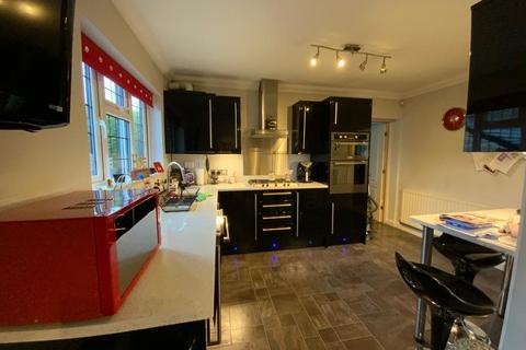 4 bedroom semi-detached house for sale, Elm Park, Hornchurch RM12