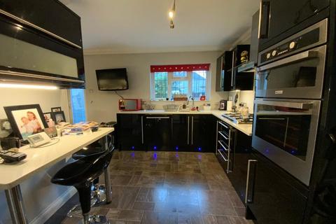 4 bedroom semi-detached house for sale, Elm Park, Hornchurch RM12