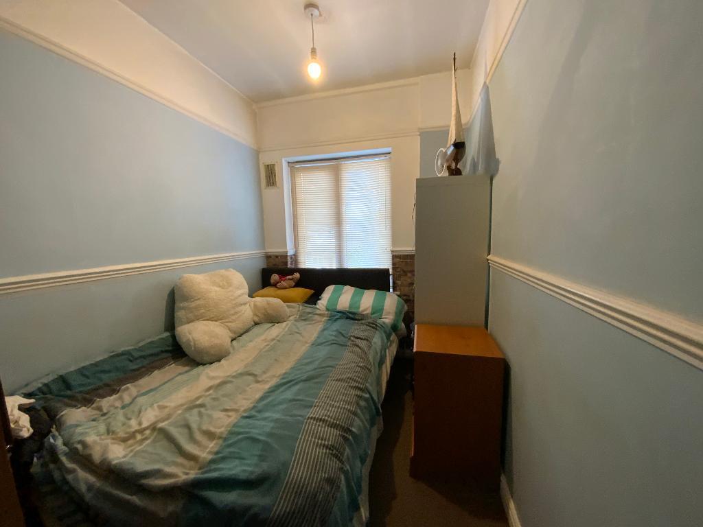 BEDROOM THREE 10' x 6'4