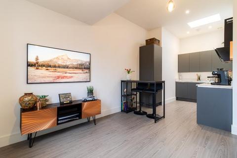 3 bedroom flat for sale, West Hill, Sanderstead, Surrey, CR2 0SB