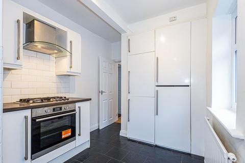 3 bedroom semi-detached house to rent, Torbay Road, Urmston, Manchester, M41