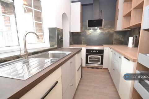 2 bedroom semi-detached house to rent, Bacon Lane, London, NW9