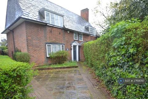 2 bedroom semi-detached house to rent, Bacon Lane, London, NW9