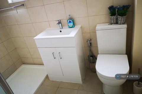 3 bedroom semi-detached house to rent, Garth Close, Wokingham, RG41