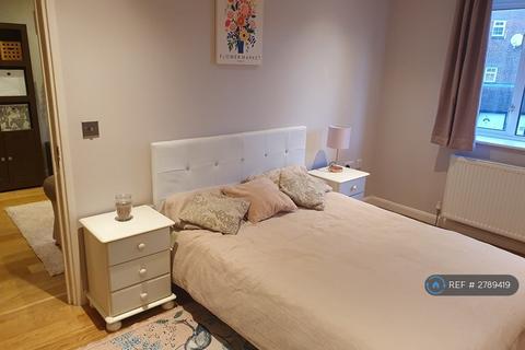 1 bedroom flat to rent, High Street, London, W3