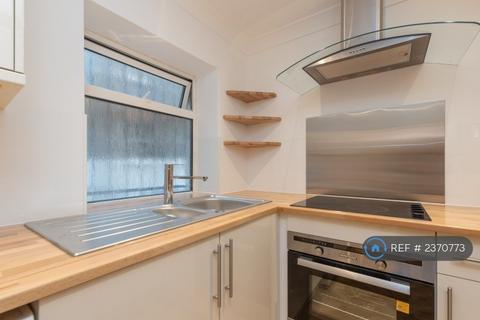 2 bedroom flat to rent, Auriol Road, London, W14