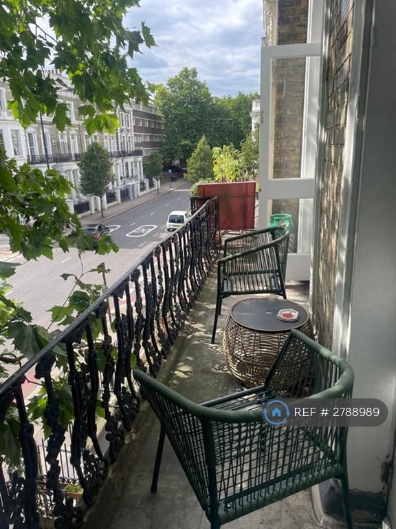 Balcony i