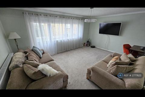 2 bedroom flat to rent, Bevan Way, Hornchurch, RM12