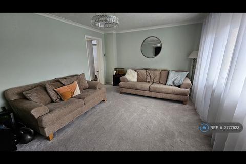 2 bedroom flat to rent, Bevan Way, Hornchurch, RM12