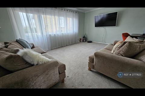 2 bedroom flat to rent, Bevan Way, Hornchurch, RM12