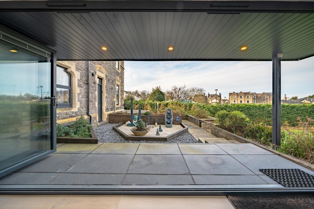 Tri Fold Doors Onto Terrace
