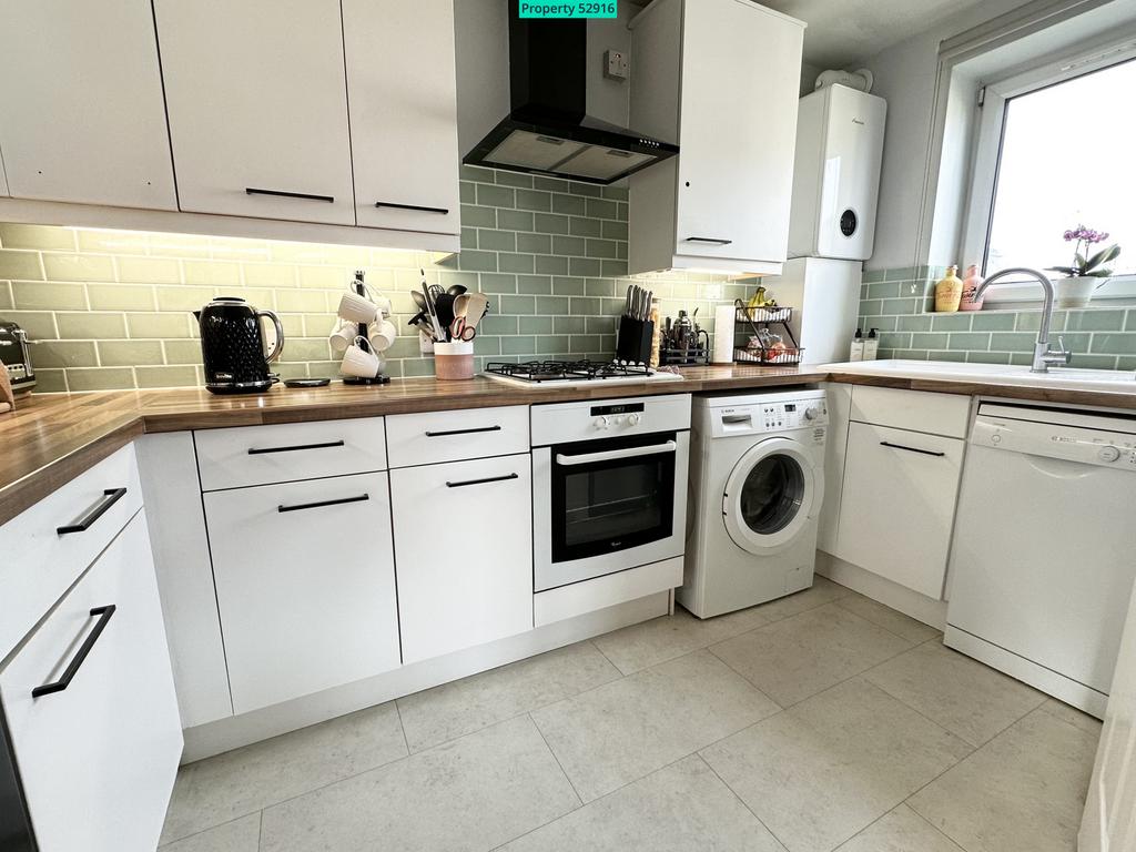 Fully equipped kitchen &amp; new boiler