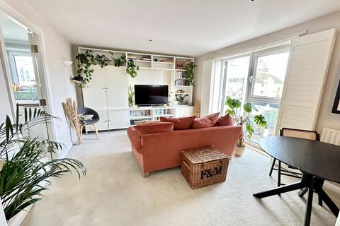 1 bedroom flat for sale, Flat 18, Olney House, 1 Wynter Street, London, SW11
