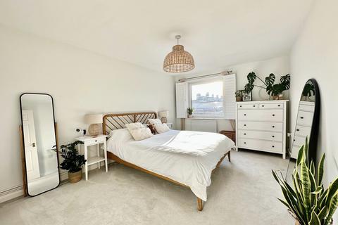 1 bedroom flat for sale, Flat 18, Olney House, 1 Wynter Street, London, SW11