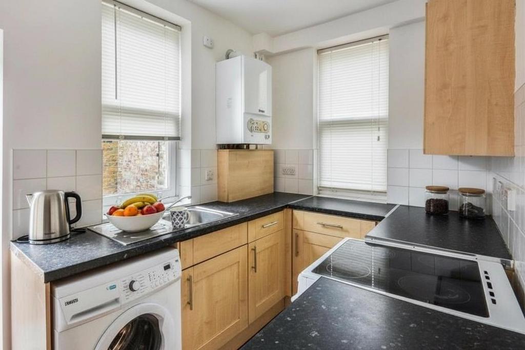Kitchen 15 walcorde avenue se17.jpeg