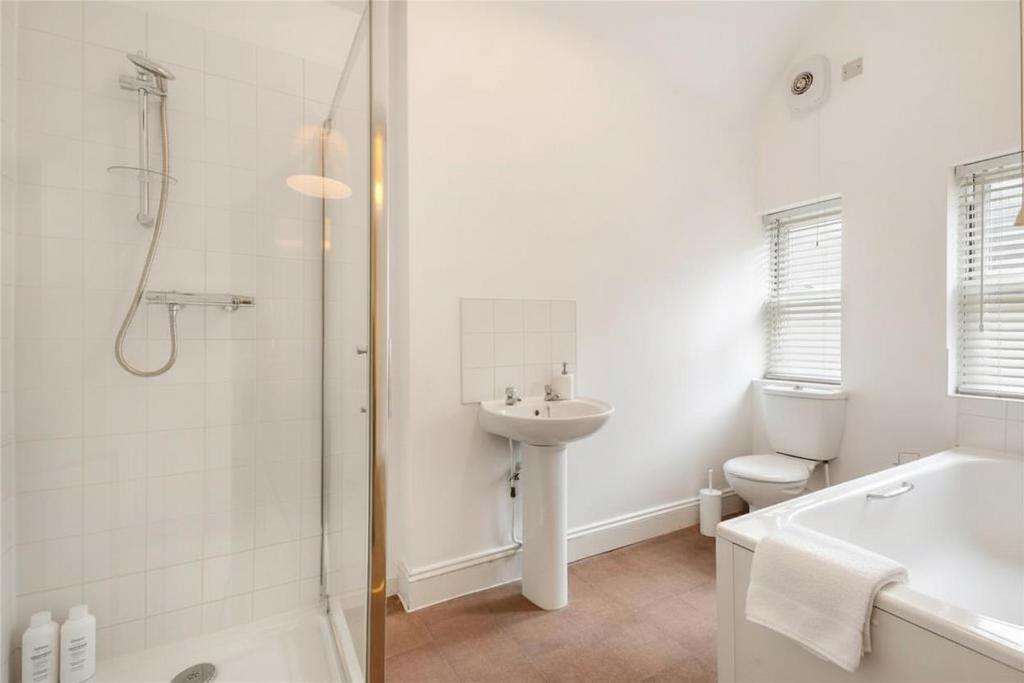 Bathroom 15 walcorde avenue se17.jpeg