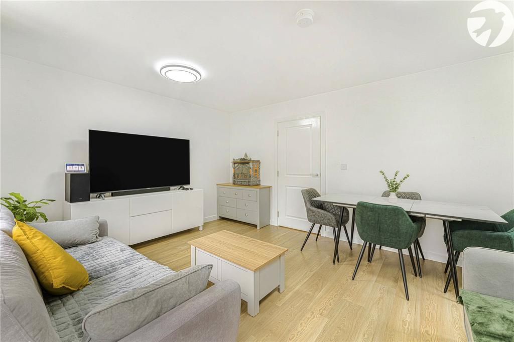 Lounge/Dining