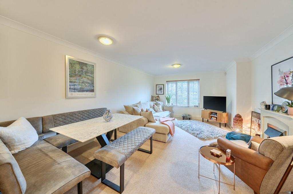 Sitting/Dining Room