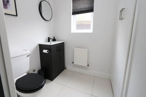 undefined, Nyth Y Dryw, Rhoose Point,