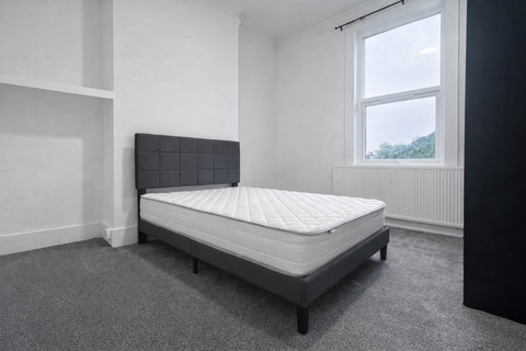 1 bedroom in a house share to rent, The Slade,