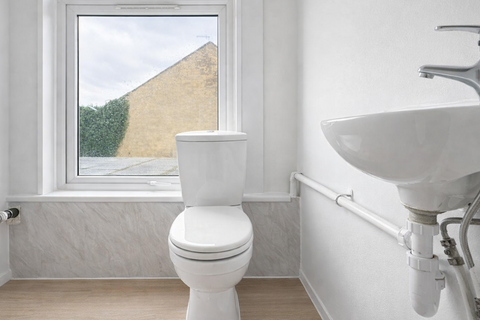 1 bedroom in a house share to rent, The Slade