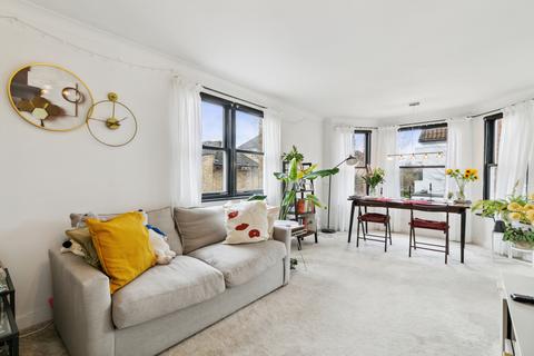 1 bedroom detached house to rent, Trinity Road, London SW18