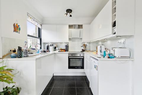 1 bedroom detached house to rent, Trinity Road, London SW18