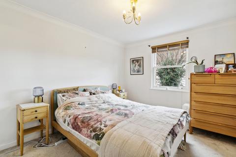 1 bedroom detached house to rent, Trinity Road, London SW18