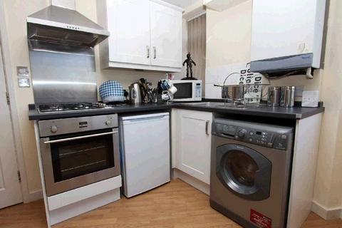 Studio to rent, 295 Rayners Lane, Harrow HA2