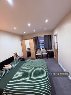 4 bedroom semi-detached house to rent, Scott Hall Road, Leeds, LS7