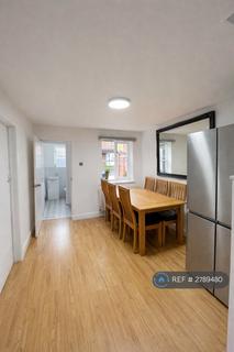 3 bedroom terraced house to rent, Harlinger St, London, SE18