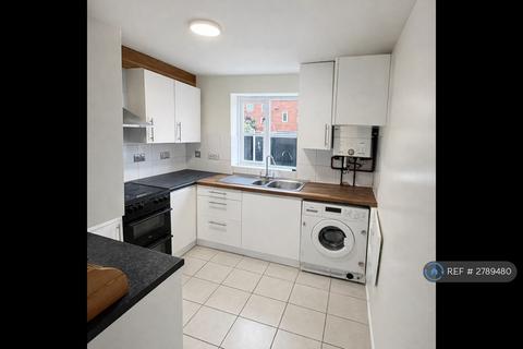 3 bedroom terraced house to rent, Harlinger St, London, SE18
