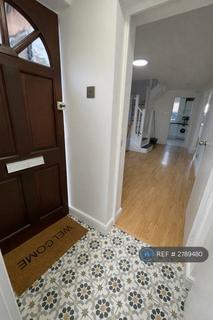 3 bedroom terraced house to rent, Harlinger St, London, SE18