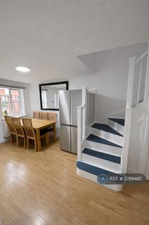 3 bedroom terraced house to rent, Harlinger St, London, SE18